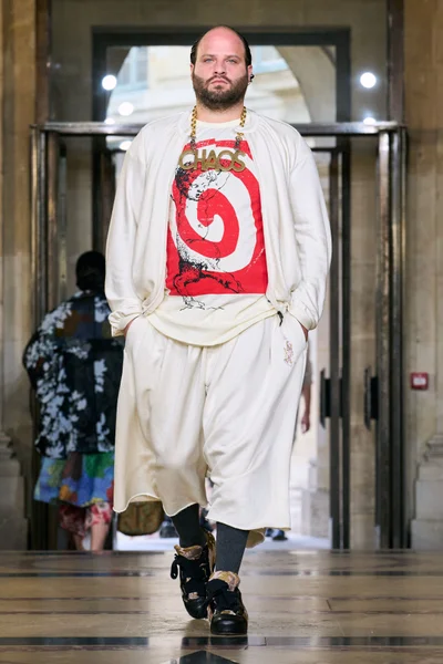 Look 28